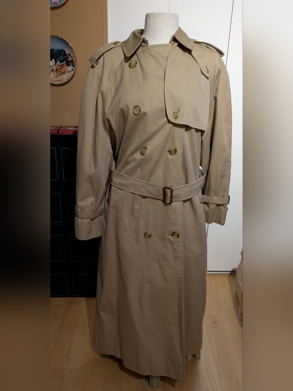 Unisex Authentic Burberrys Beige Double-Breasted Trench Coat with Belt
